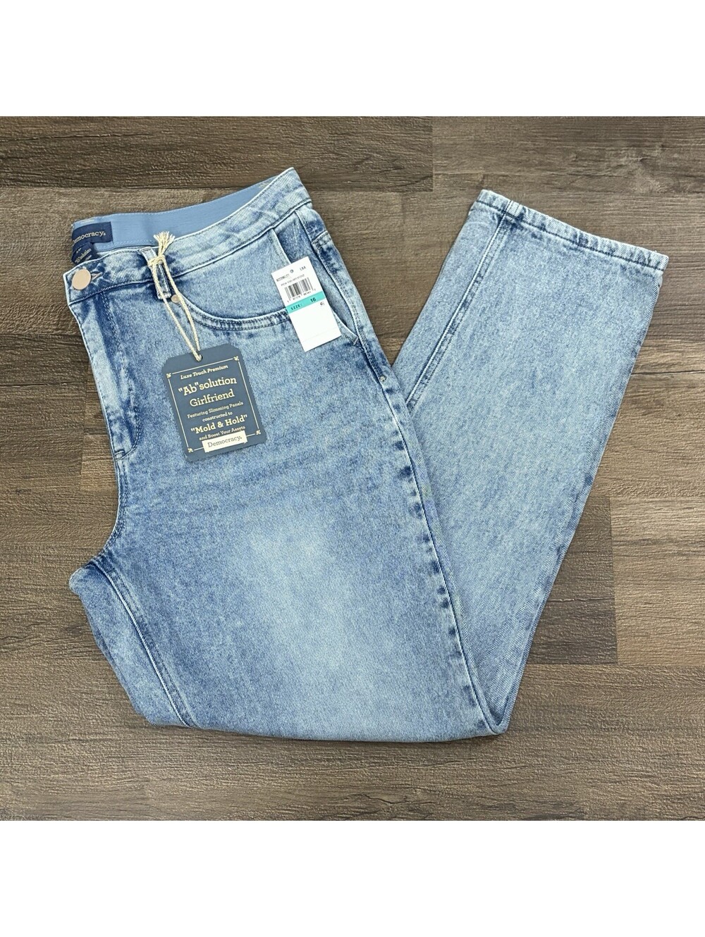 NWT Democracy Ab Solution Girlfriend Jeans Women’s 16 Light Wash Stretch Denim
